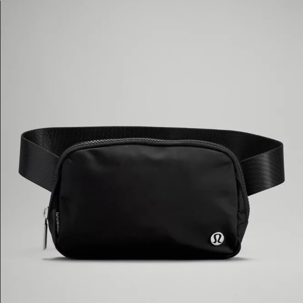 Lululemon Everywhere Belt Bag nwot